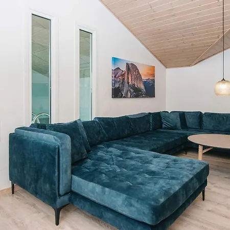 Luxury Retreat With Pool 度假居