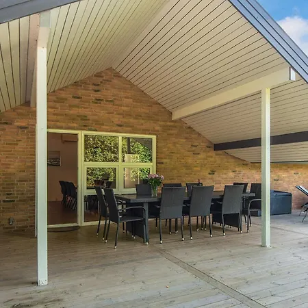 Luxury Retreat With Pool Holiday home *